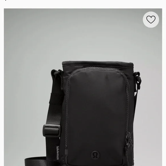 Lululemon Water Bottle Crossbody Bag with Front Pocket 2L - Black - www.joarbit.com Lululemon Water Bottle Crossbody Bag with Front Pocket 2L - Black - www.joarbit.com